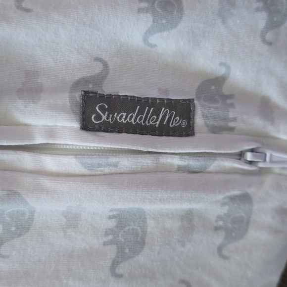 Newborn Swaddle Me - Picture 3 of 3